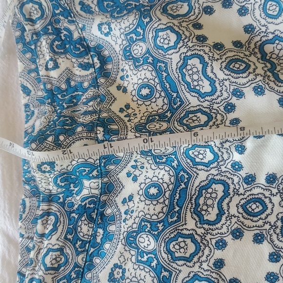 Feather Bone By Anthropologie Blue and White Patterned Lined Wide Leg Sz 6 Pants - Picture 16 of 16